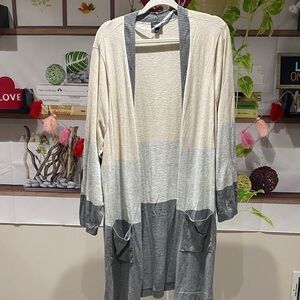 Torrid Cream and Gray Women's Cardigan size 4. Very soft.